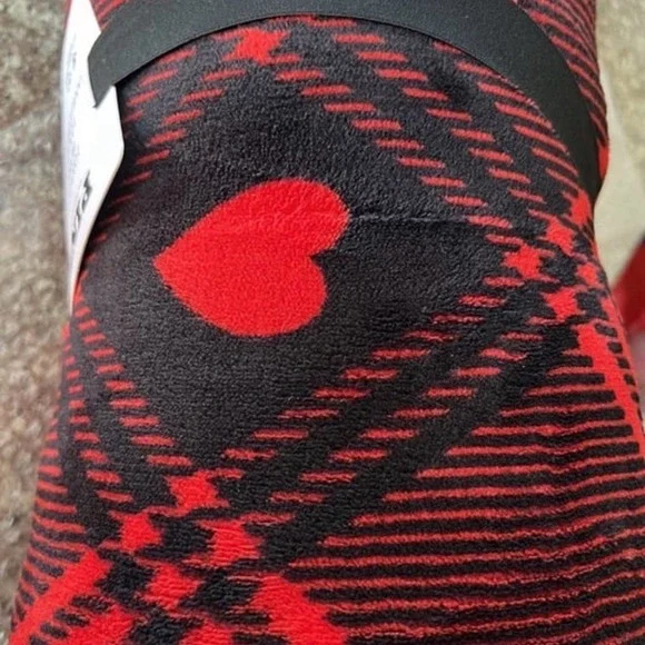 PINK Victoria's Secret Red and Black‎ Heart Plaid Blanket - Picture 4 of 5